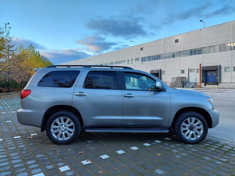 Toyota Sequoia 5.7i 386кс, 6+1 Image 5