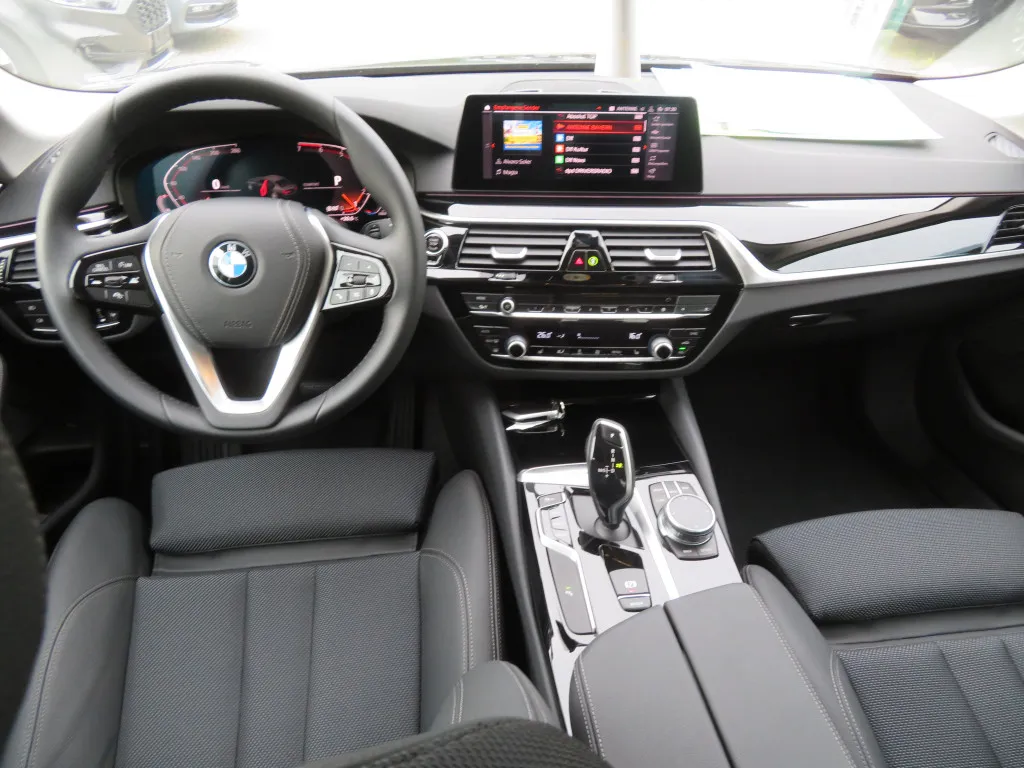 BMW 520 I SPORT LINE*LIVE COCKPIT PROF*ACC*DAB* Image 8