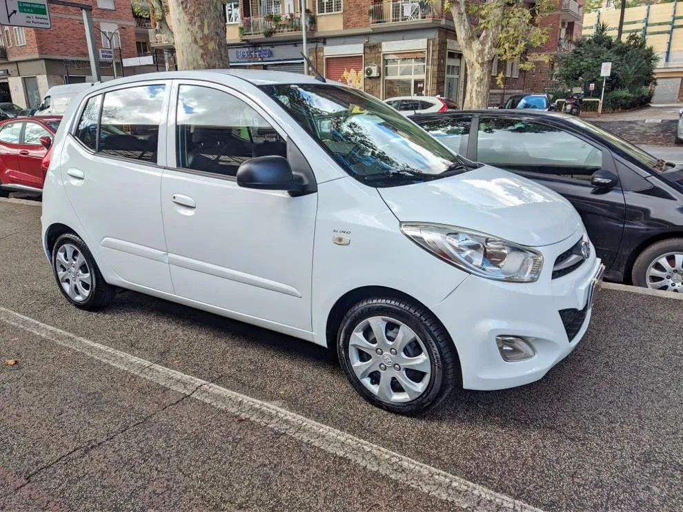 HYUNDAI i10 Image 3