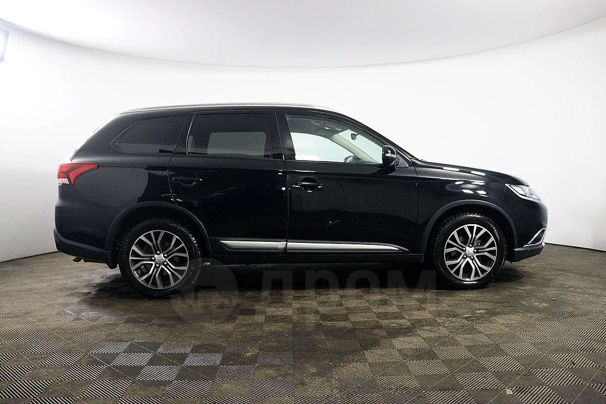 Mitsubishi Outlander Image 4